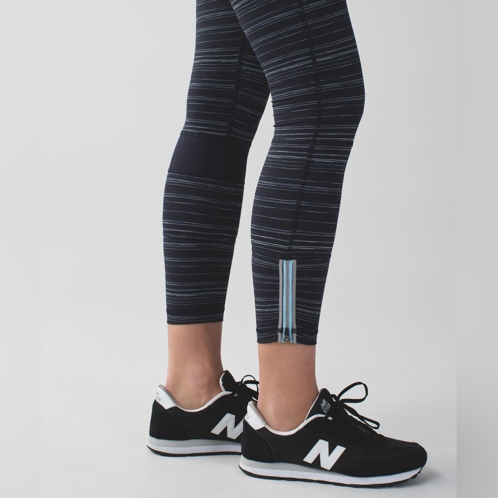 Lululemon Run The World 7/8 Tight Cyber Stripe Naval Blue Black‎ / Naval Blue 4 - Picture 5 of 13